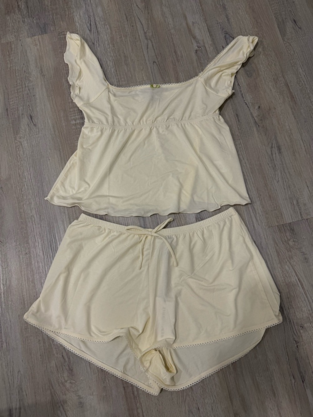Re/Done Cream Two-Piece Sleep Set - Knit Tank & Drawstring Shorts